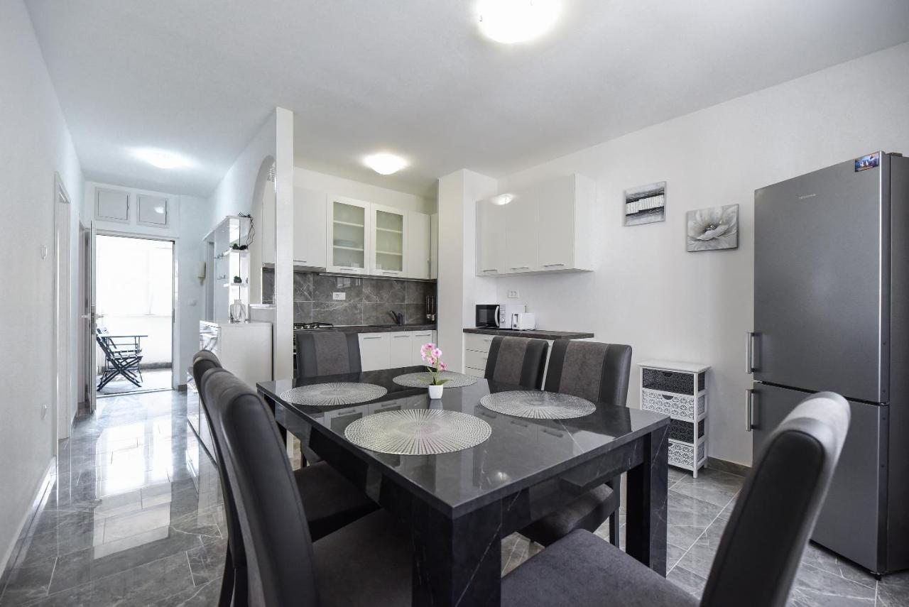 Apartment Biserka *